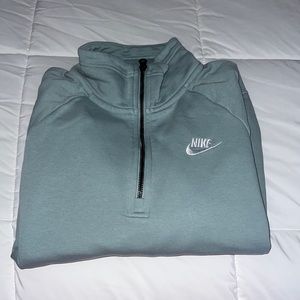 NIKE QUARTER ZIP SWEATSHIRT WOMENS SIZE MEDIUM